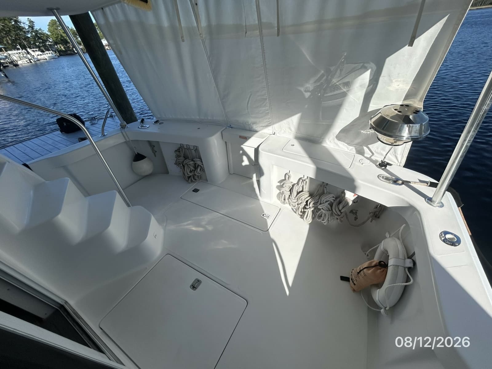 2002 Mainship 390 - Photo 38