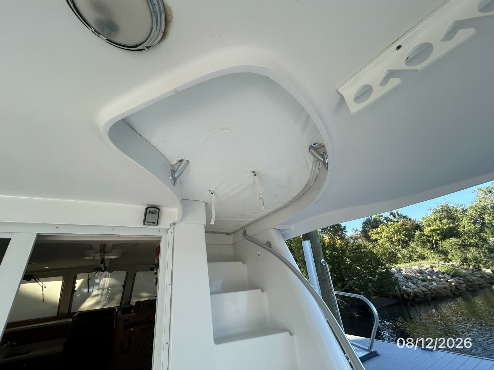 2002 Mainship 390 - Photo 45
