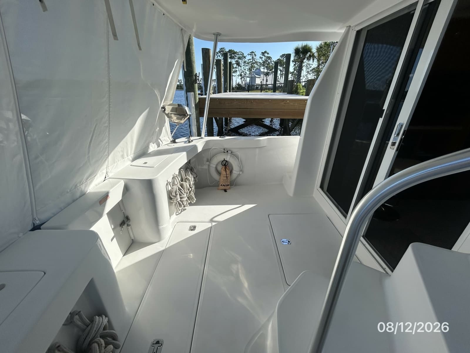 2002 Mainship 390 - Photo 40