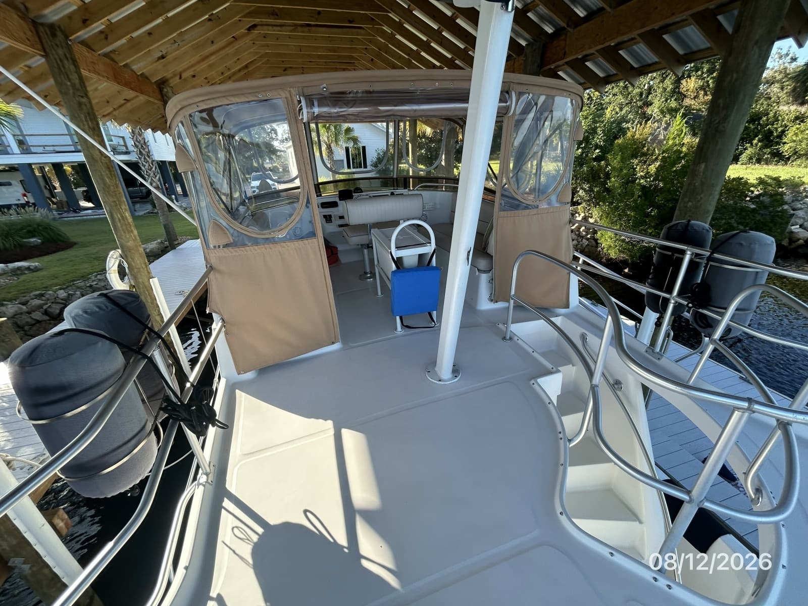 2002 Mainship 390 - Photo 31