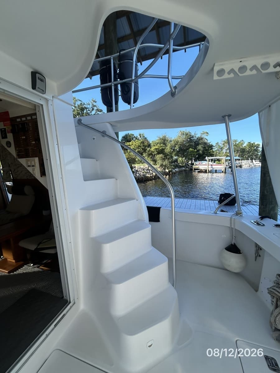 2002 Mainship 390 - Photo 43