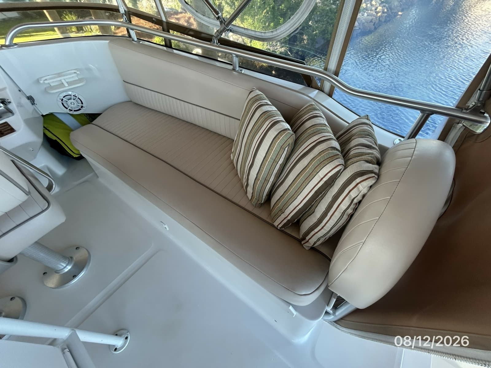 2002 Mainship 390 - Photo 27