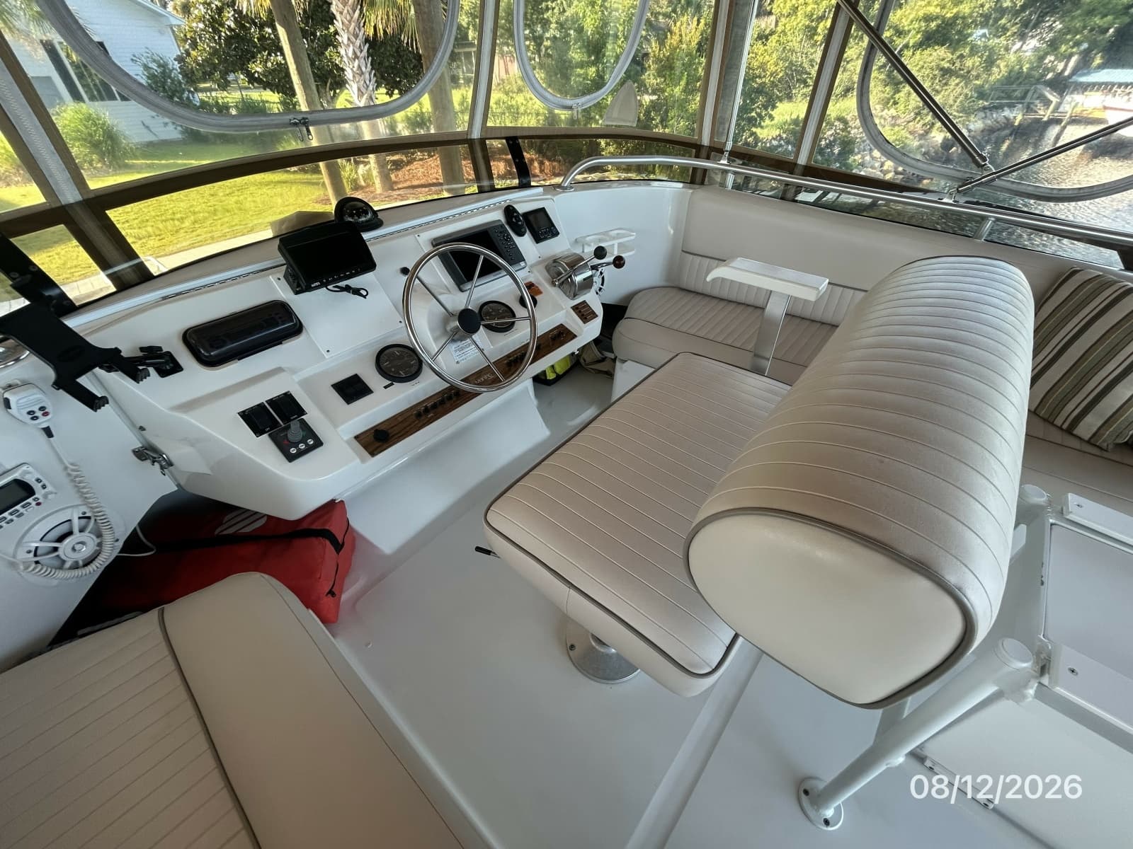 2002 Mainship 390 - Photo 22