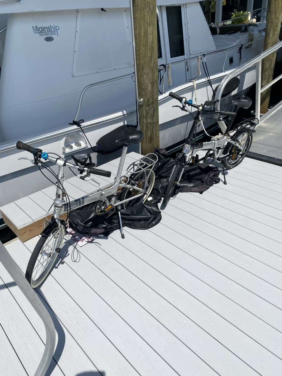 2002 Mainship 390 - Photo 76