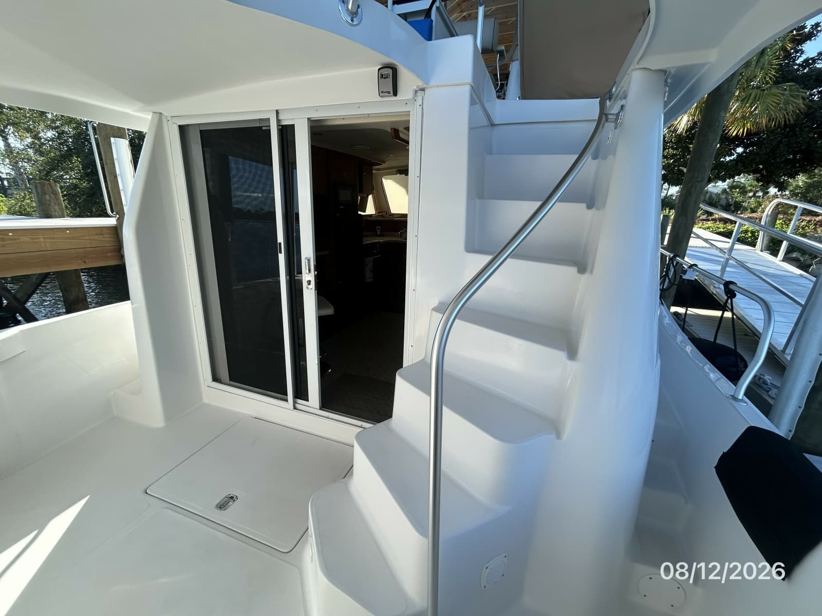 2002 Mainship 390 - Photo 42