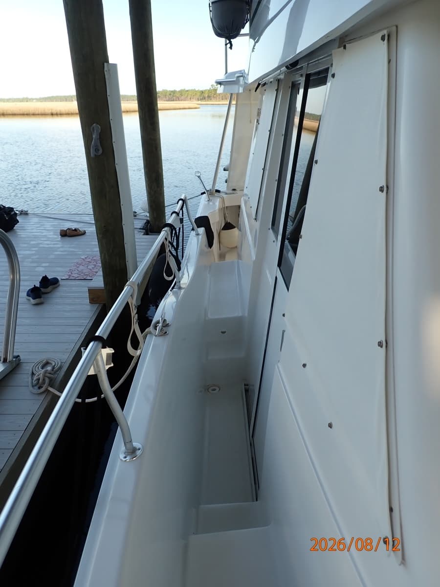 2002 Mainship 390 - Photo 16