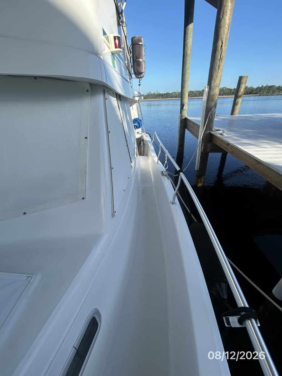 2002 Mainship 390 - Photo 14
