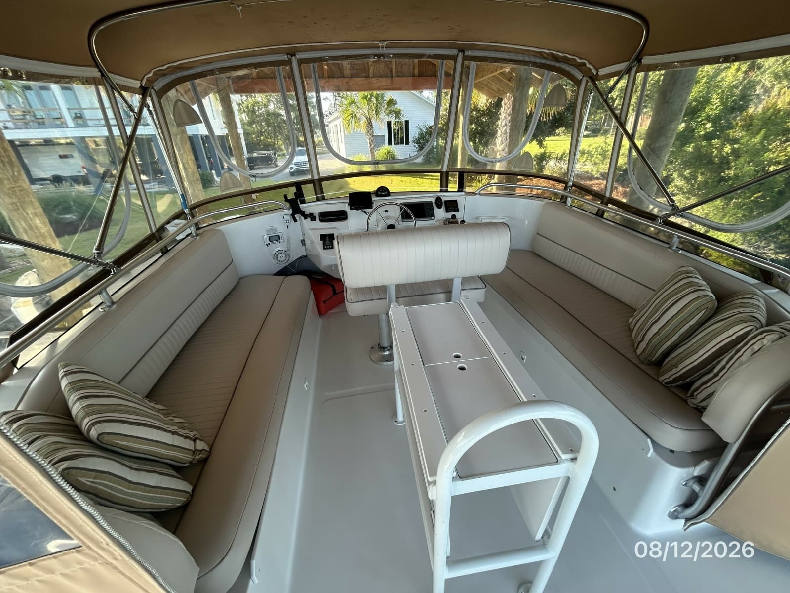 2002 Mainship 390 - Photo 18
