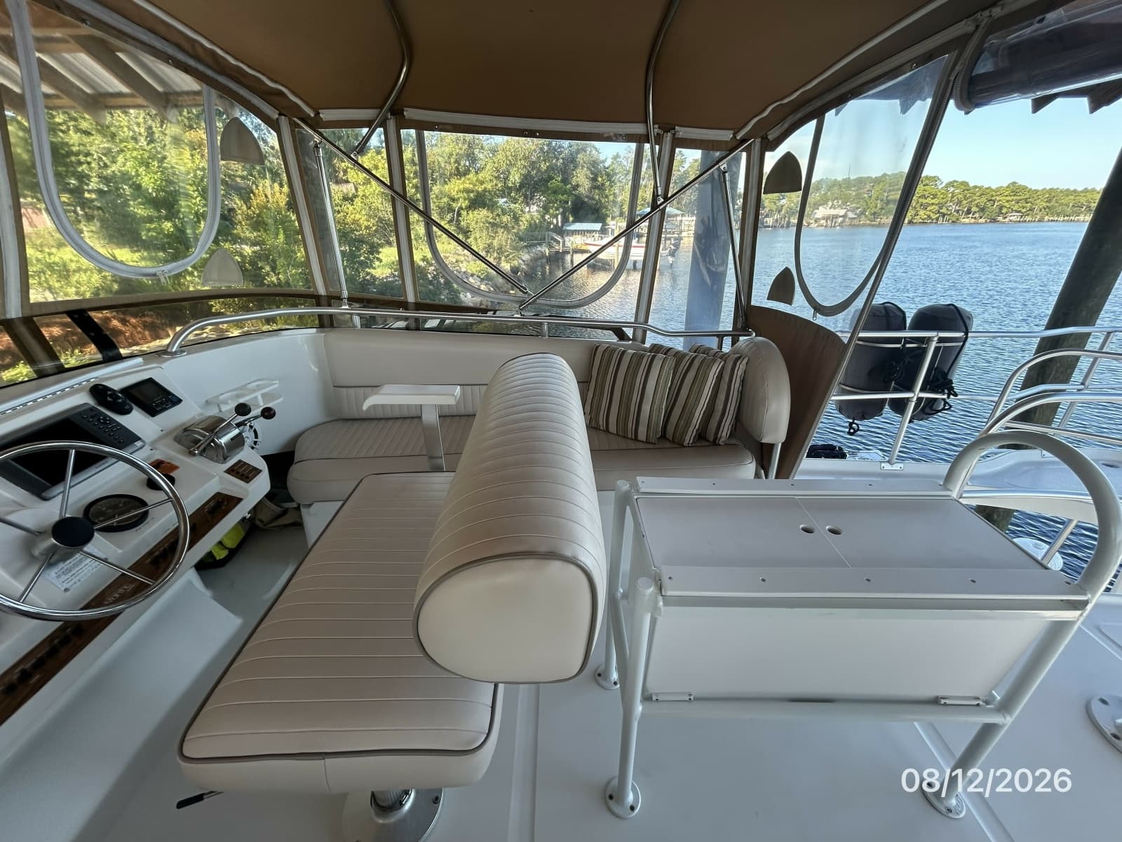 2002 Mainship 390 - Photo 21