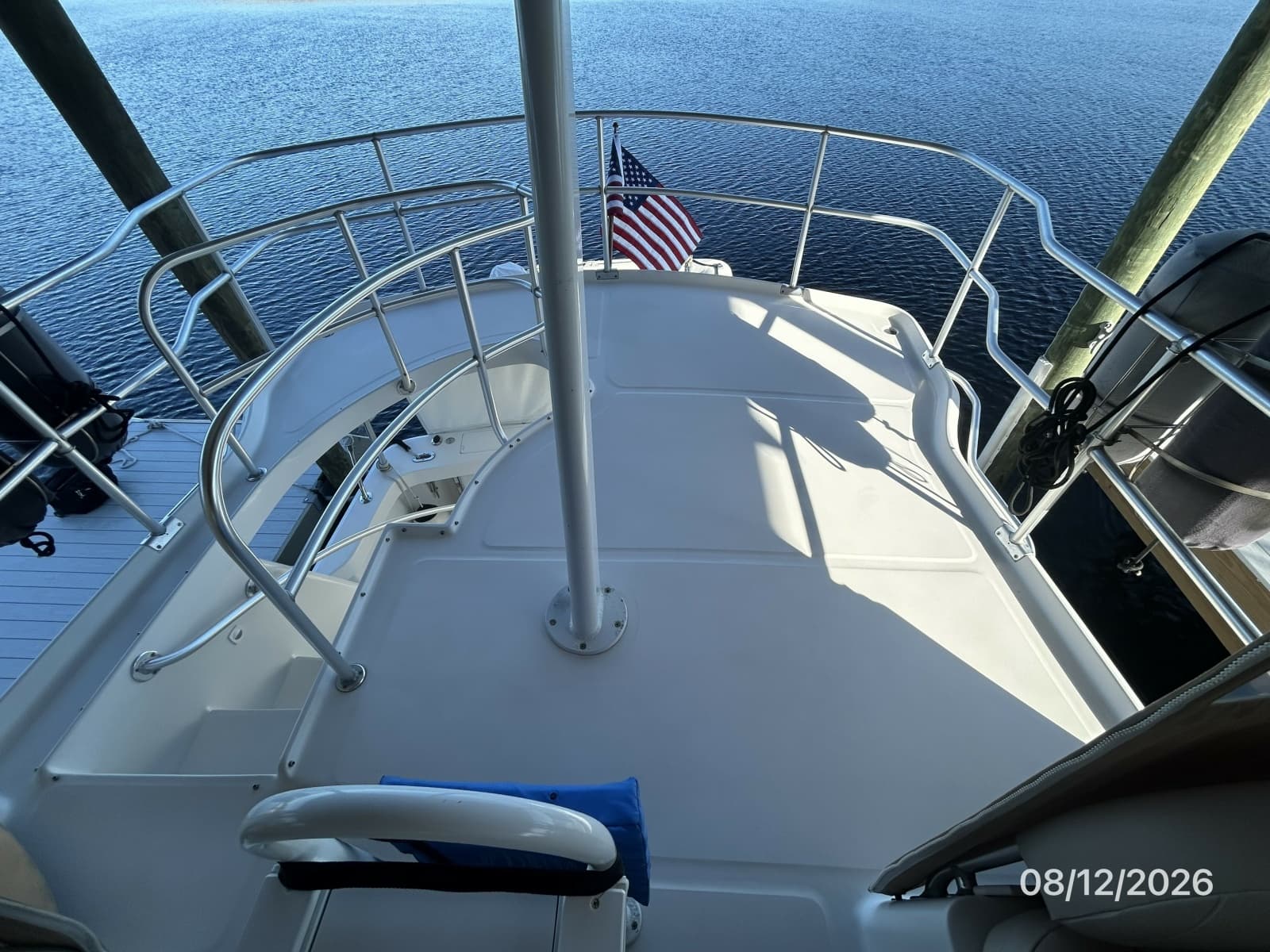 2002 Mainship 390 - Photo 32