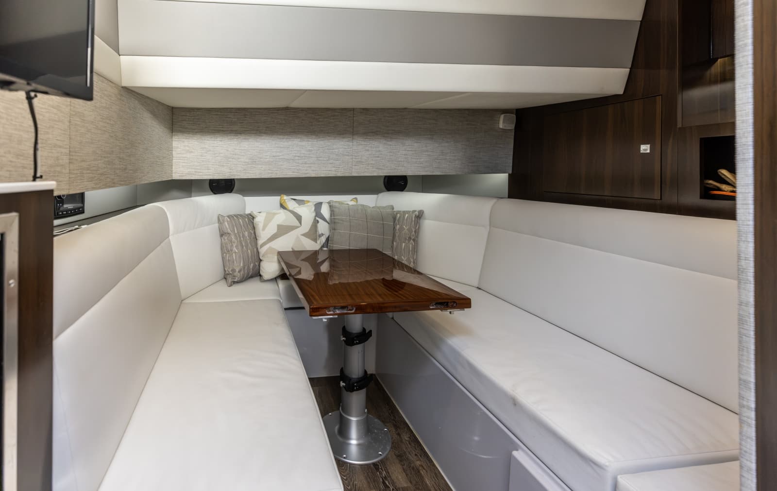 2021 Cruisers Yachts 42 GLS OB - Photo 16