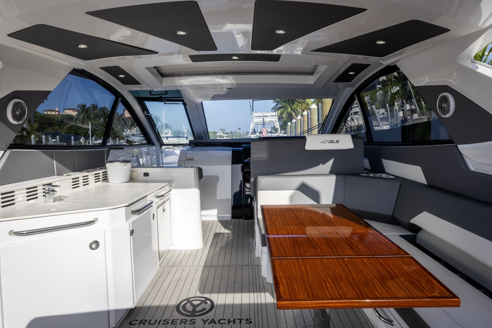 2021 Cruisers Yachts 42 GLS OB - Photo 8