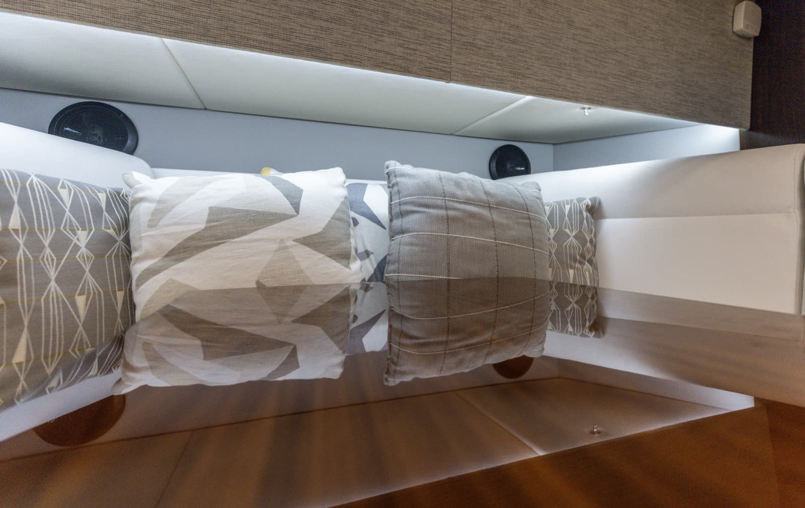 2021 Cruisers Yachts 42 GLS OB - Photo 18