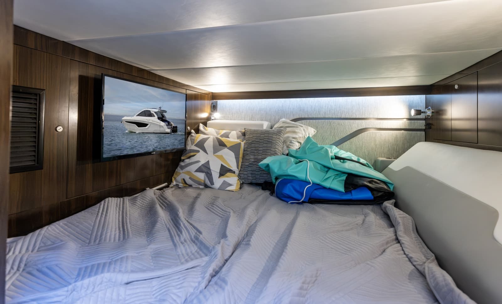 2021 Cruisers Yachts 42 GLS OB - Photo 17