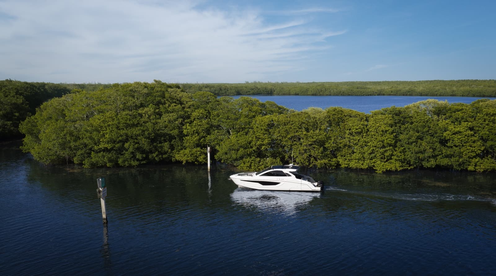 2021 Cruisers Yachts 42 GLS OB - Photo 31