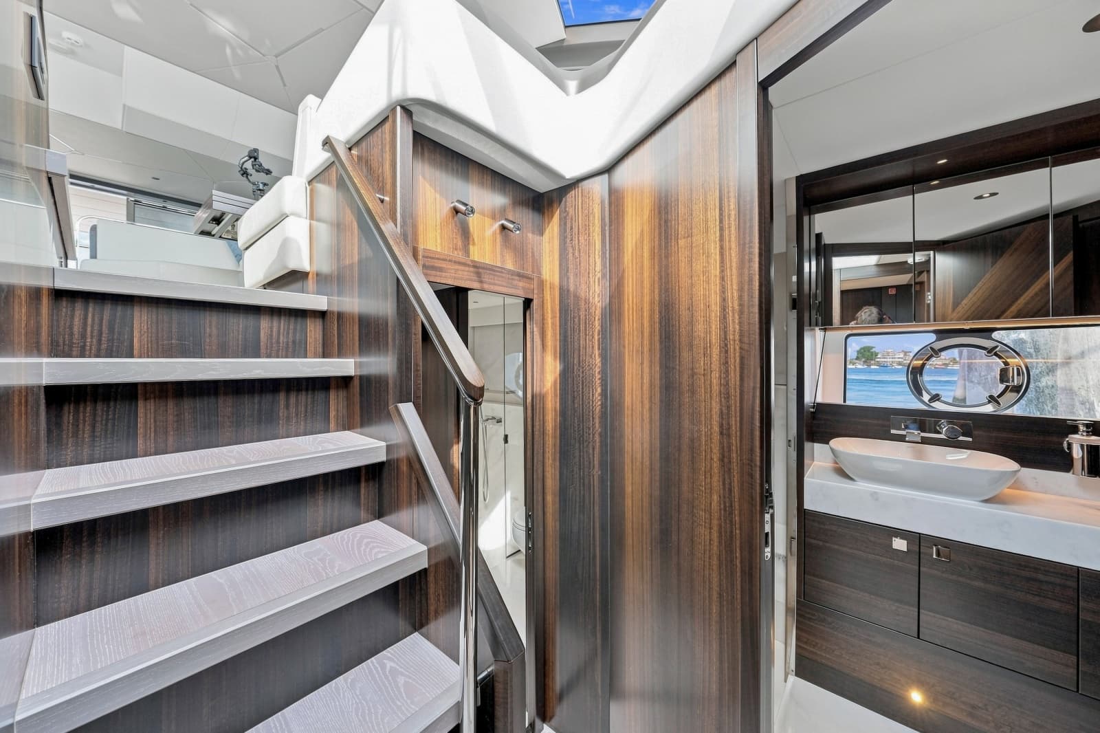 2025 Sunseeker Manhattan 55 - Photo 15