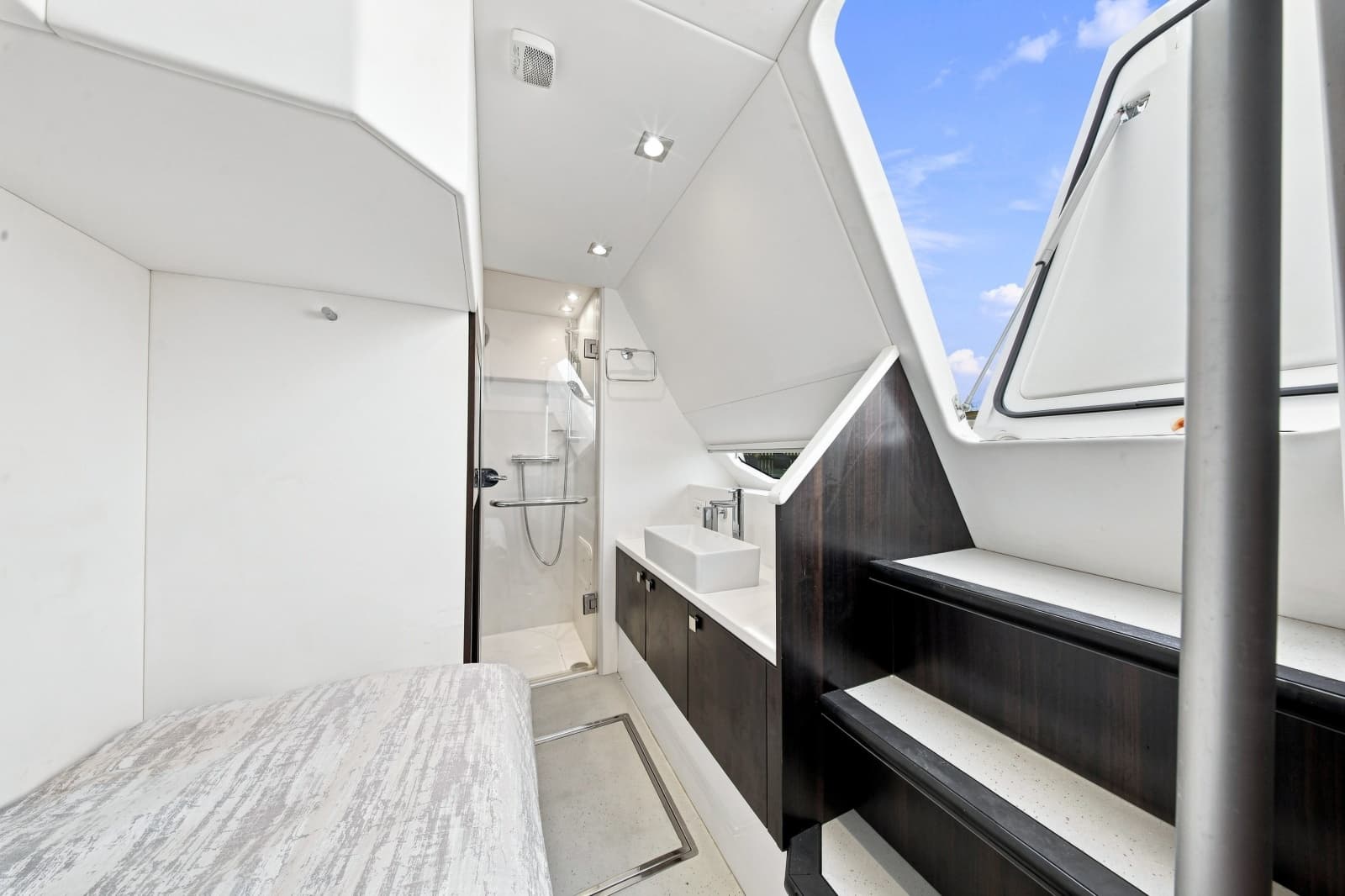 2025 Sunseeker Manhattan 55 - Photo 30