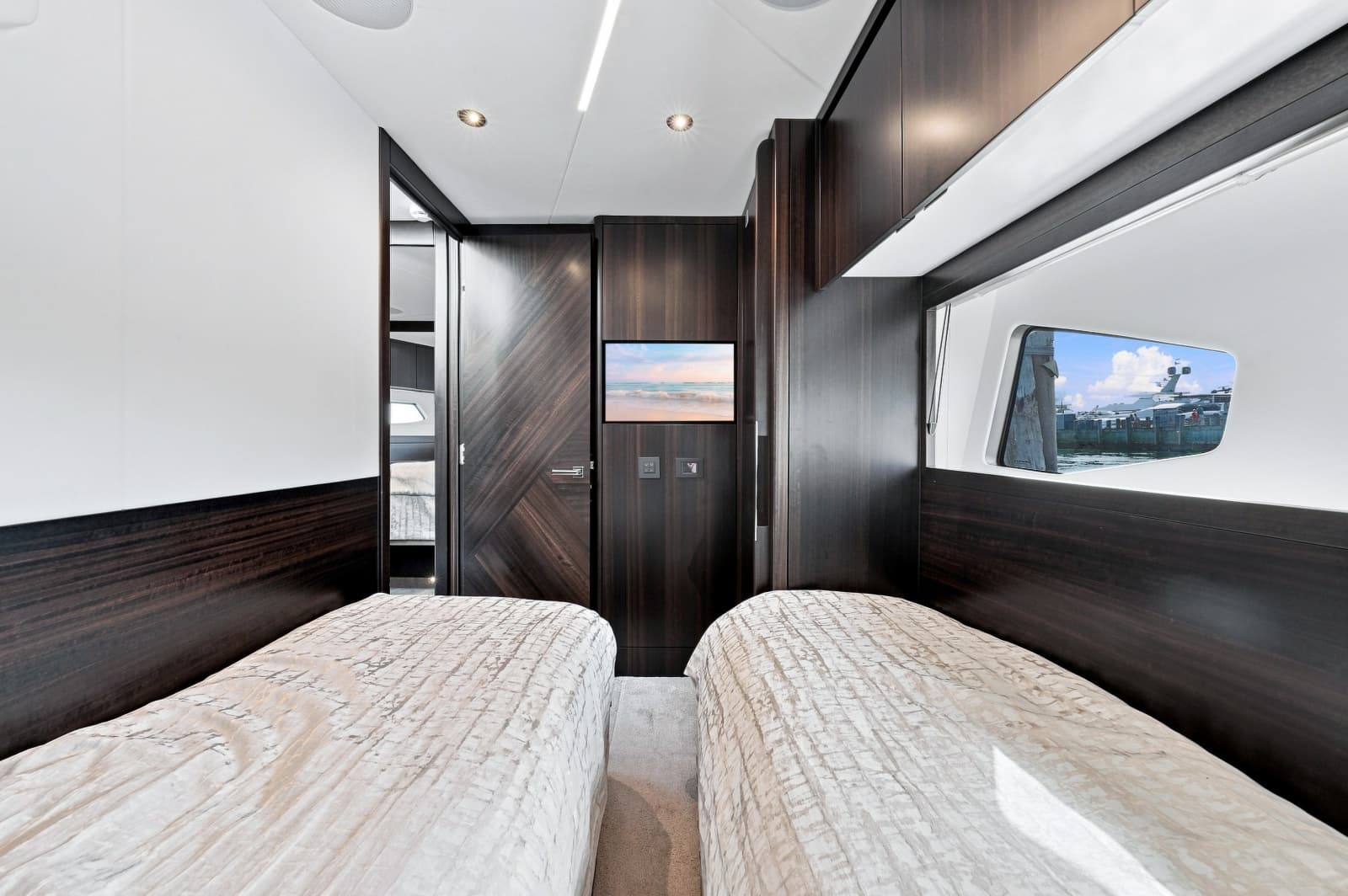 2025 Sunseeker Manhattan 55 - Photo 16