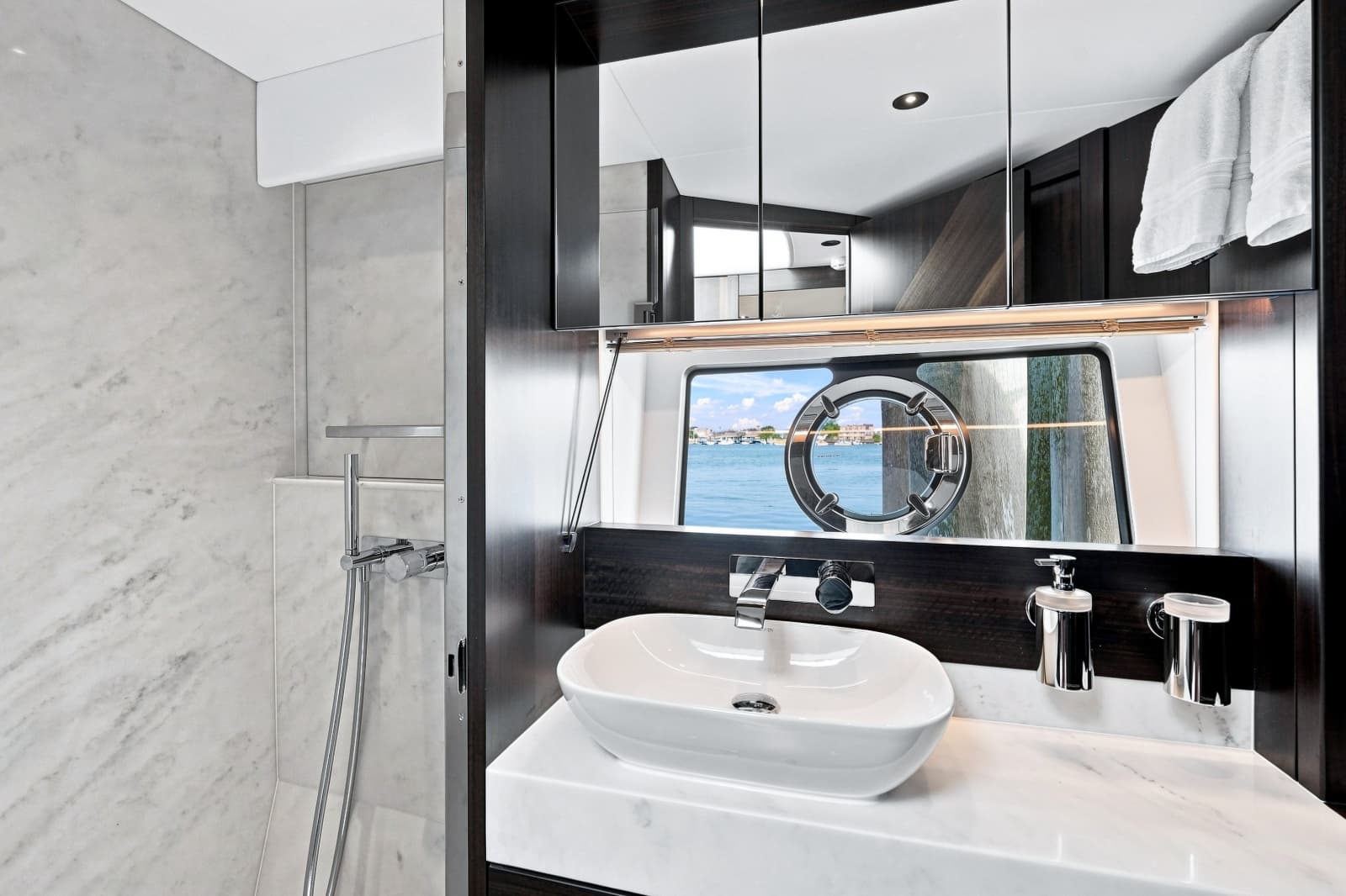 2025 Sunseeker Manhattan 55 - Photo 17