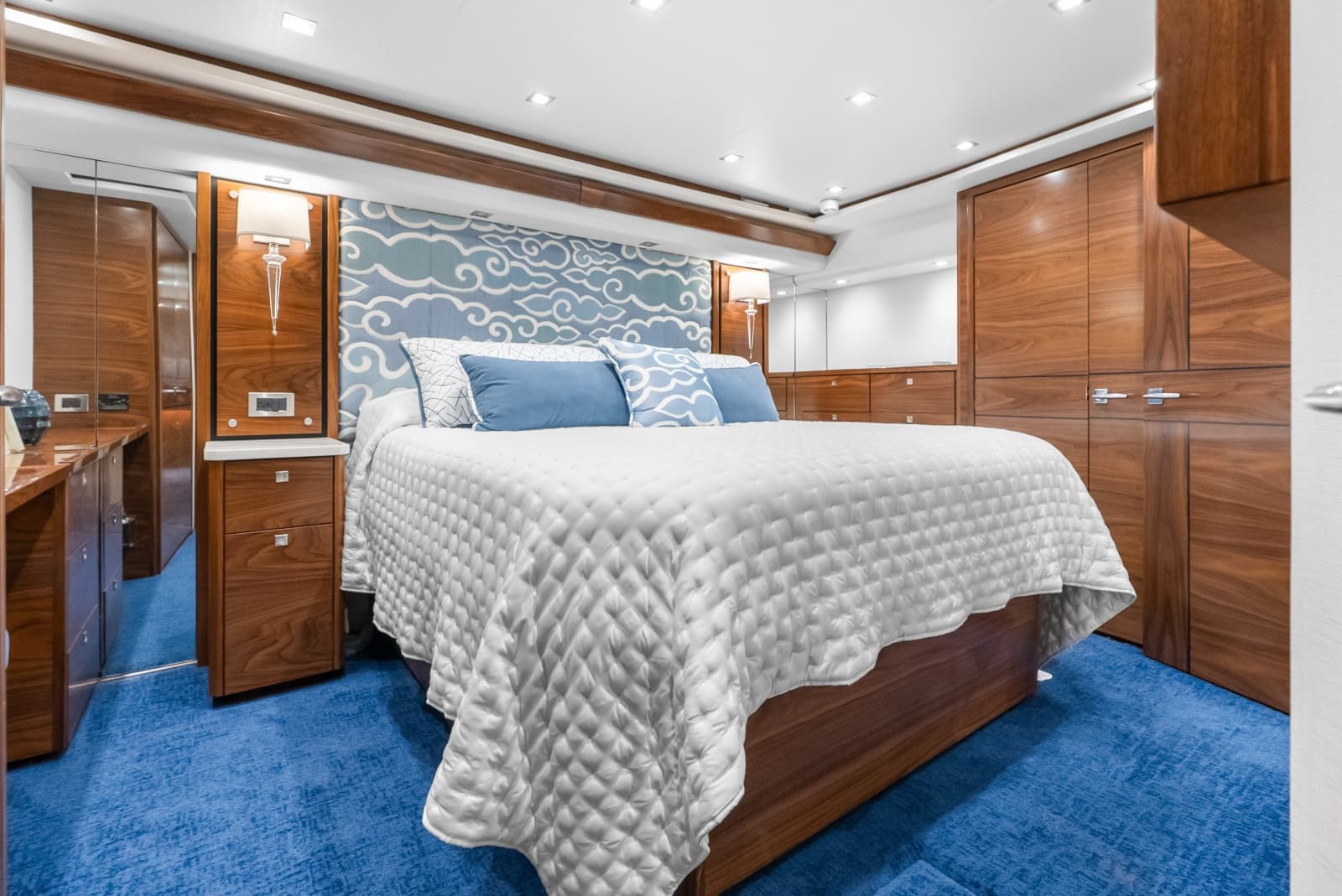 2024 Viking 72 Convertible - Photo 73