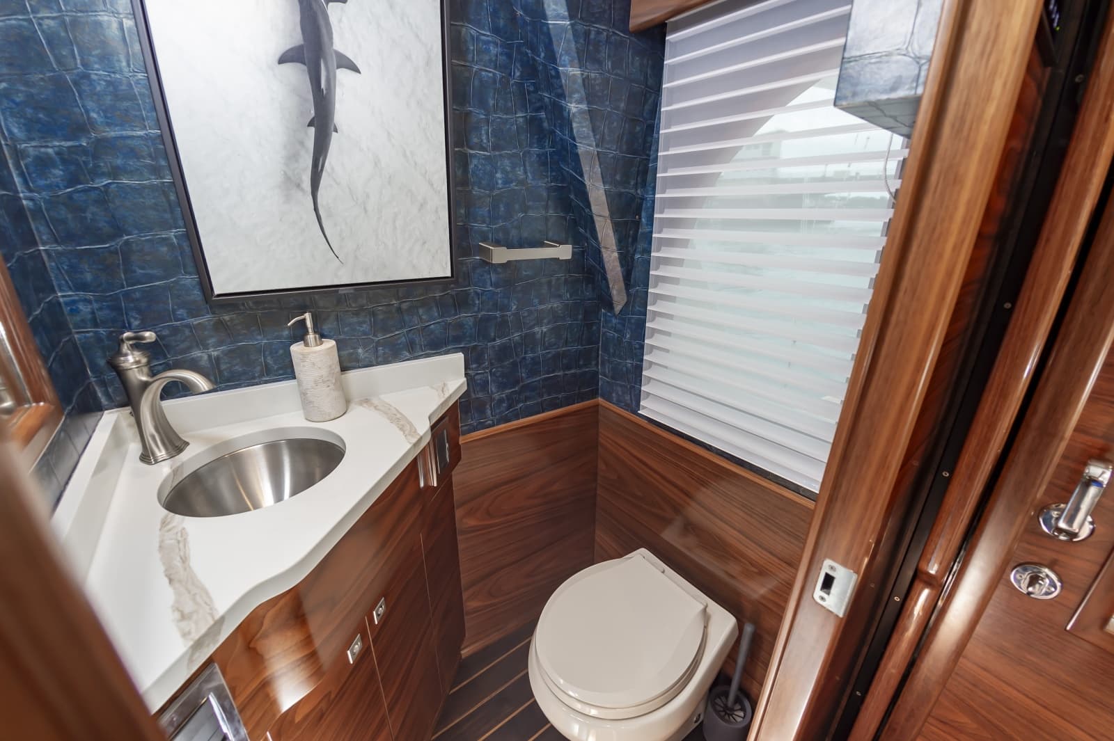 2024 Viking 72 Convertible - Photo 21