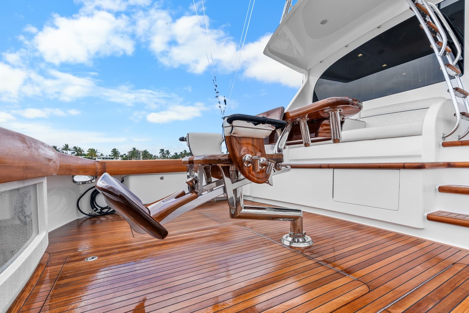 2024 Viking 72 Convertible - Photo 16