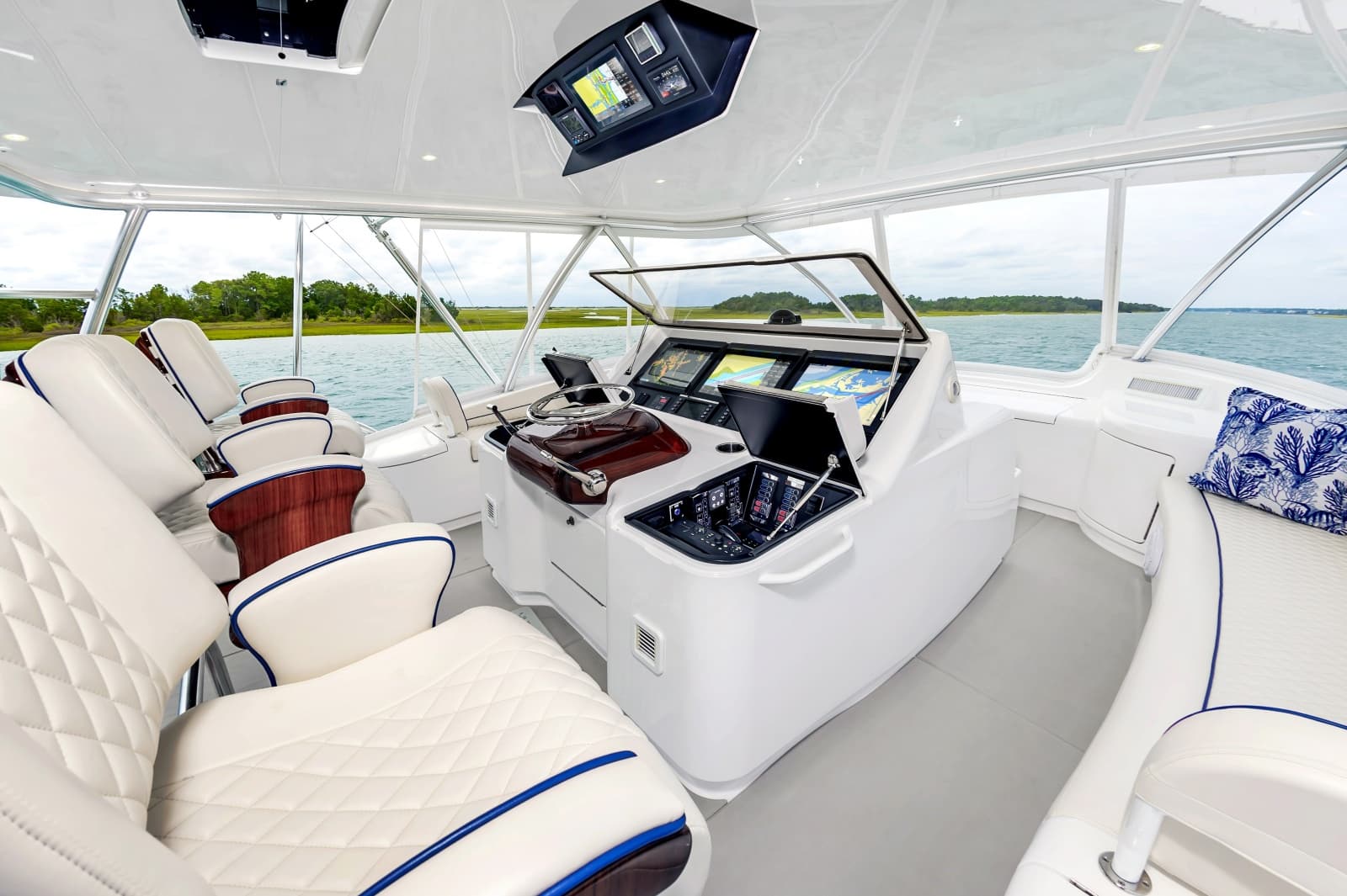 2024 Viking 72 Convertible - Photo 3
