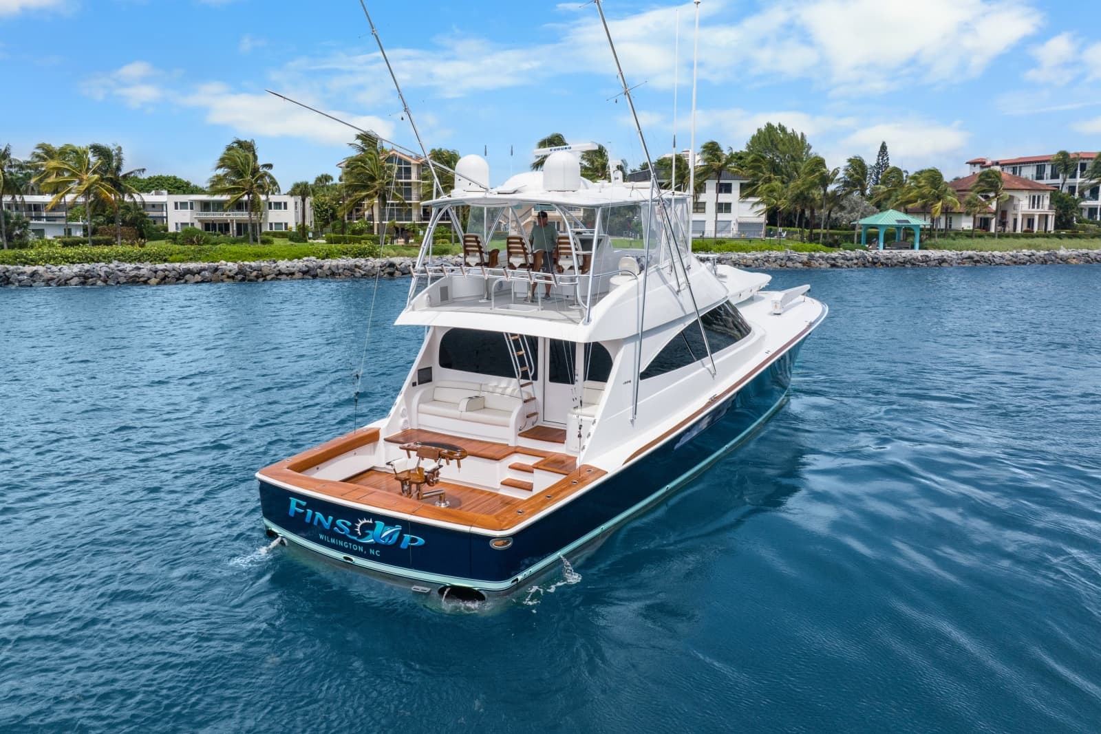 2024 Viking 72 Convertible - Photo 12