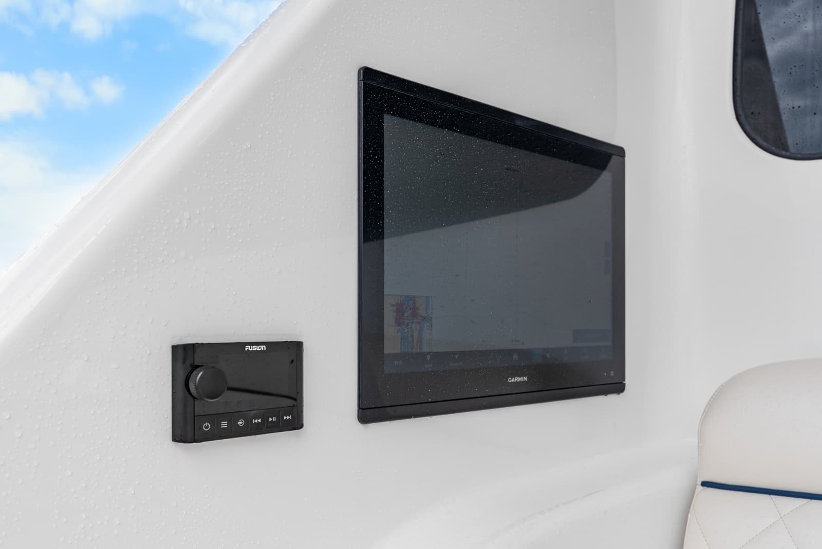 2024 Viking 72 Convertible - Photo 38