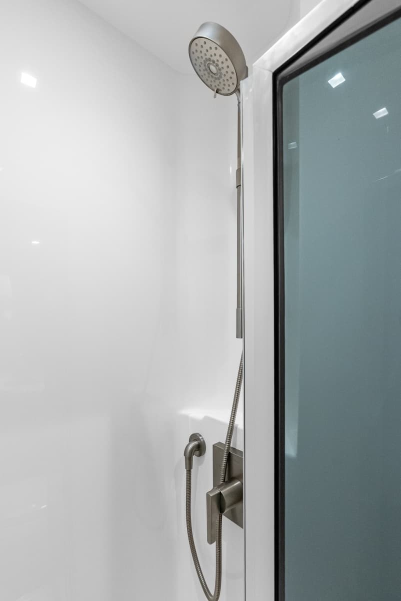 2024 Viking 72 Convertible - Photo 89