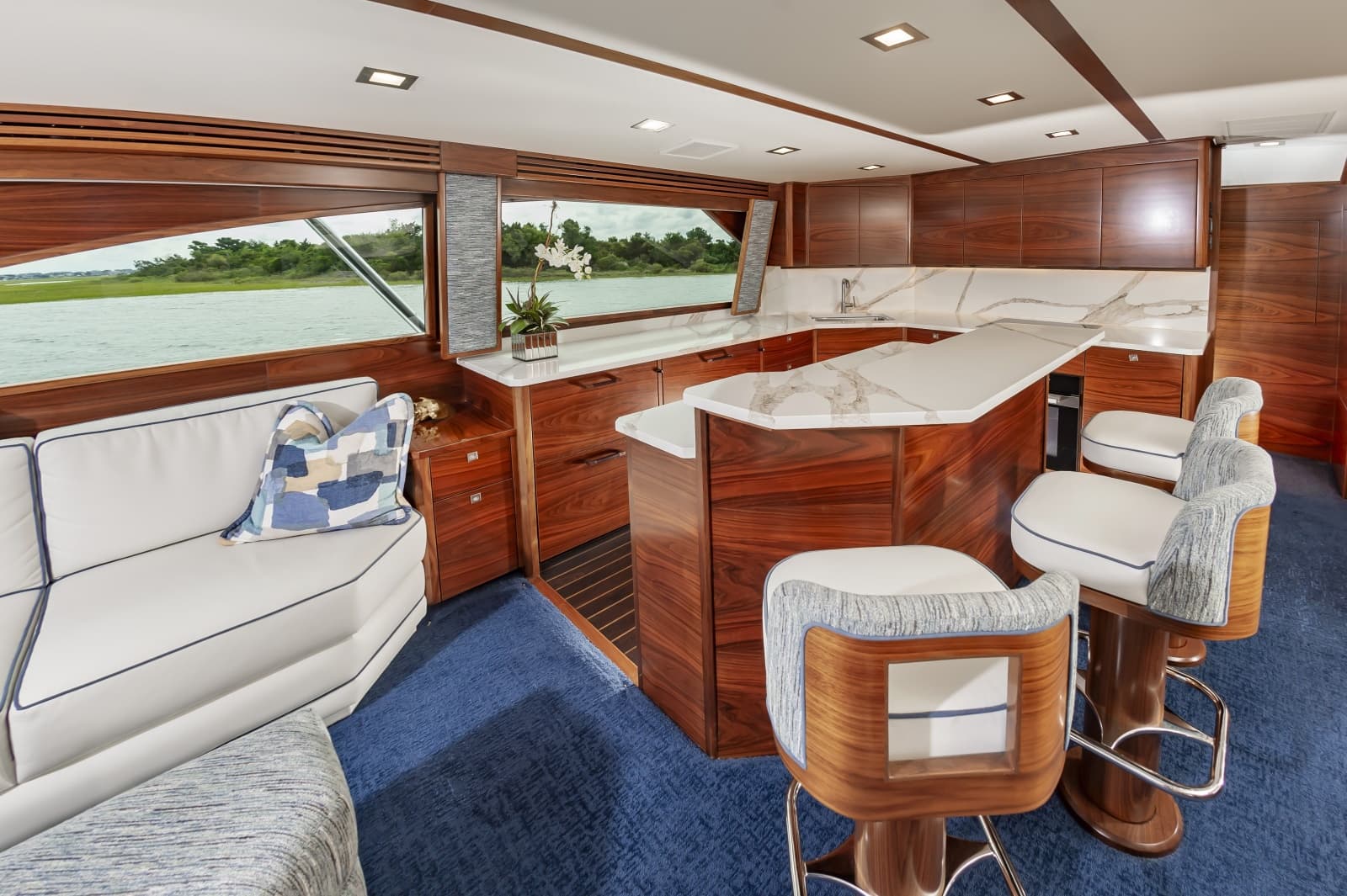 2024 Viking 72 Convertible - Photo 23