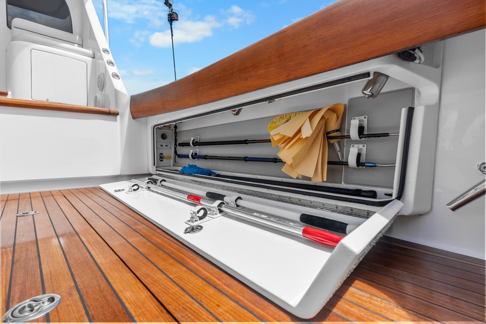 2024 Viking 72 Convertible - Photo 32