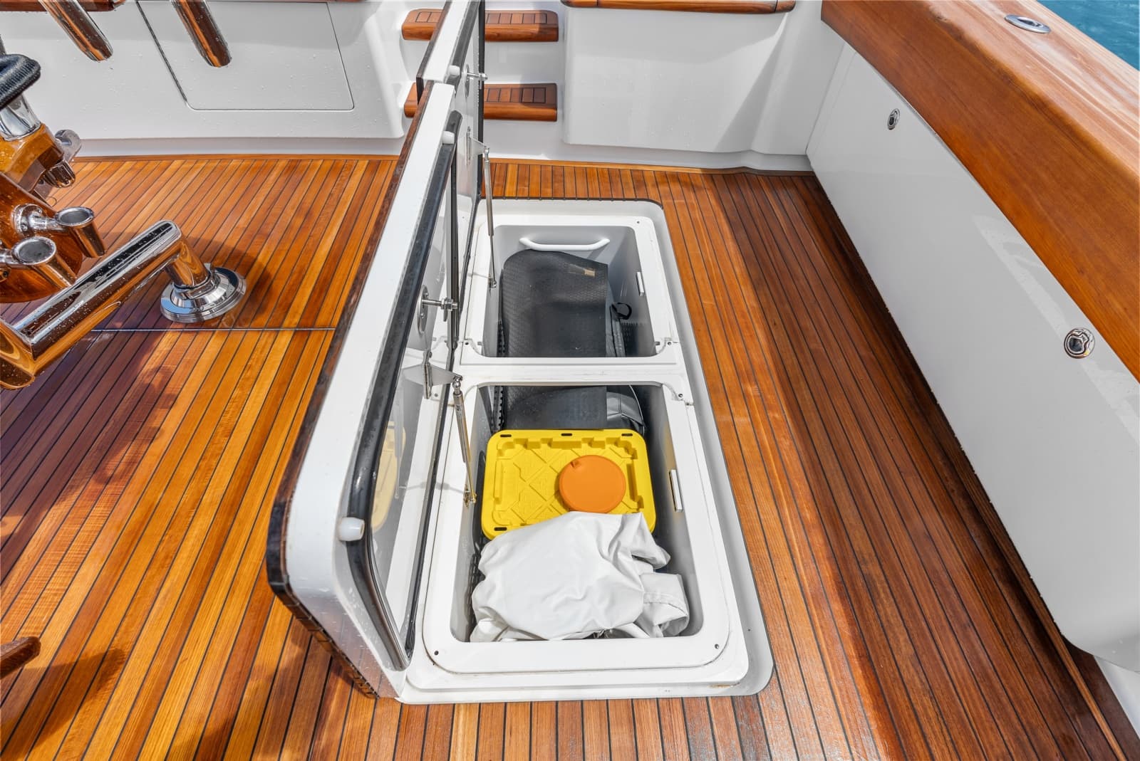 2024 Viking 72 Convertible - Photo 35