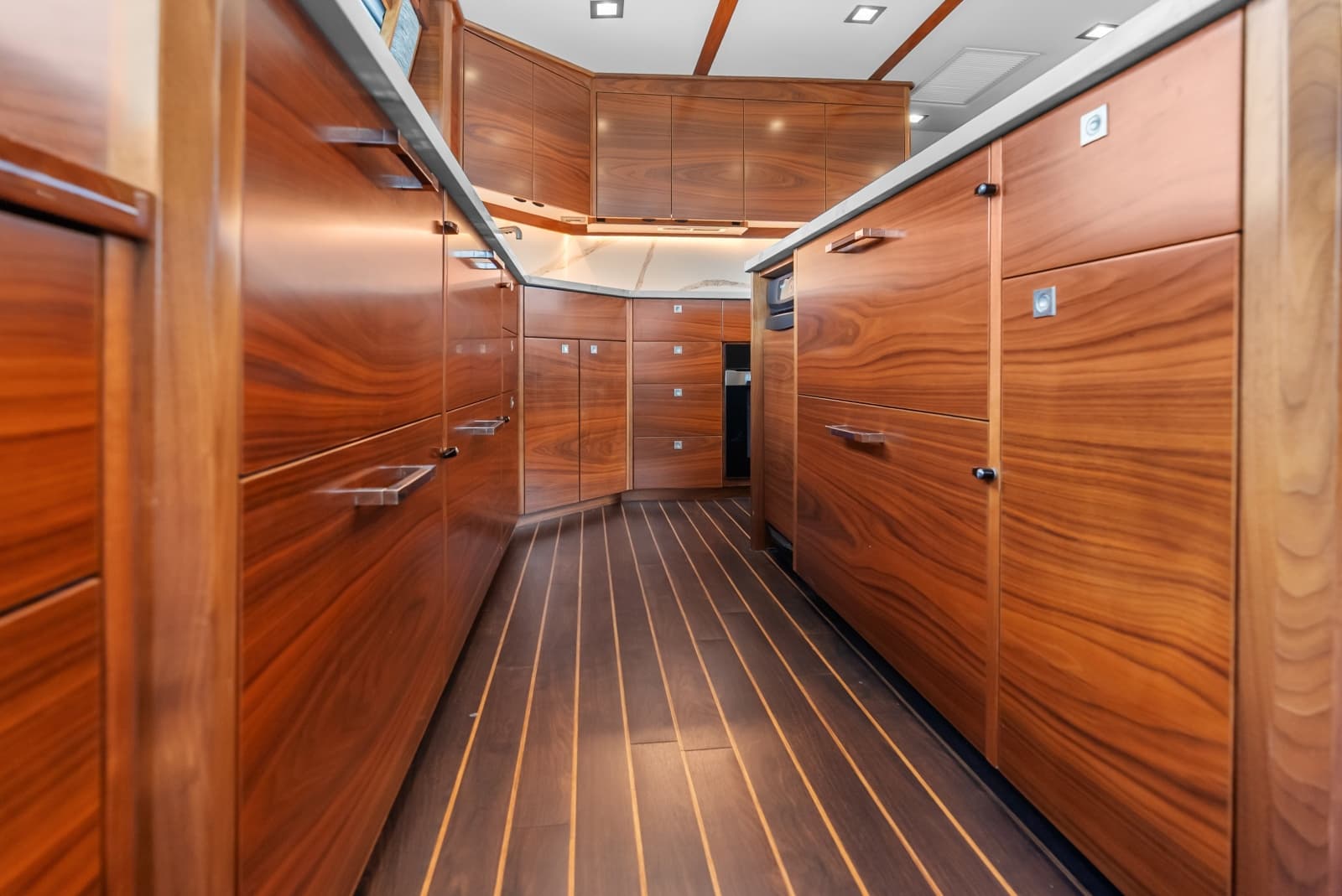 2024 Viking 72 Convertible - Photo 111