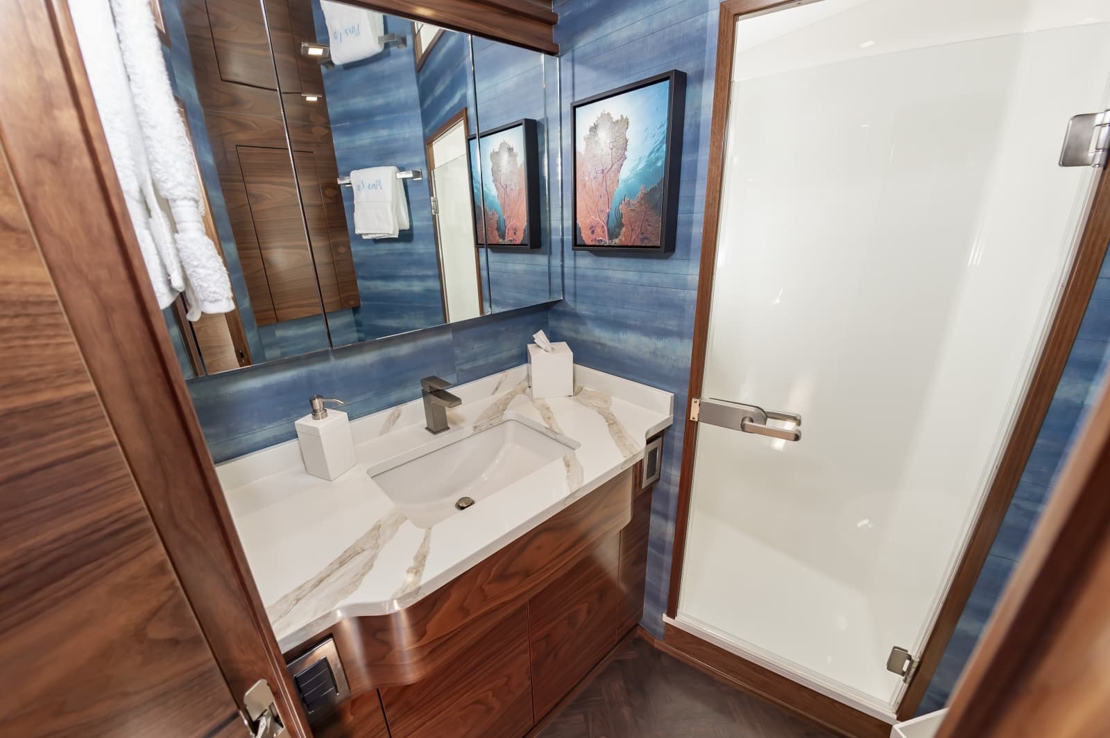 2024 Viking 72 Convertible - Photo 37