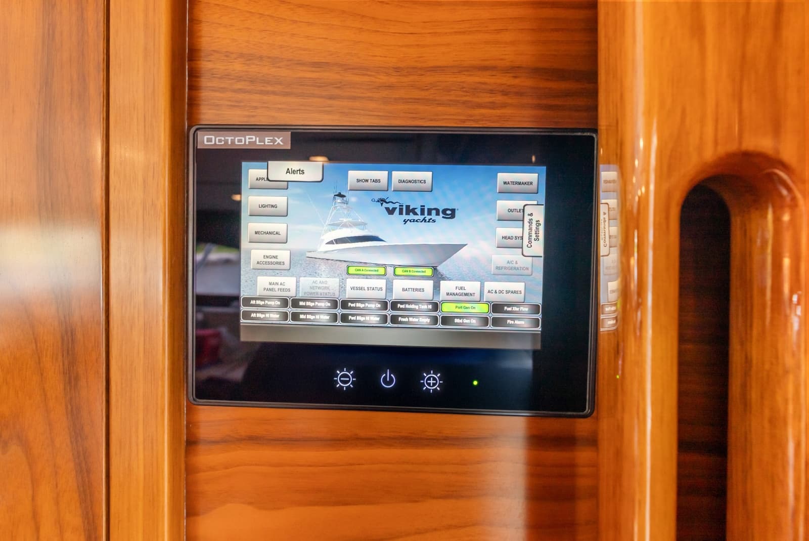 2024 Viking 72 Convertible - Photo 66