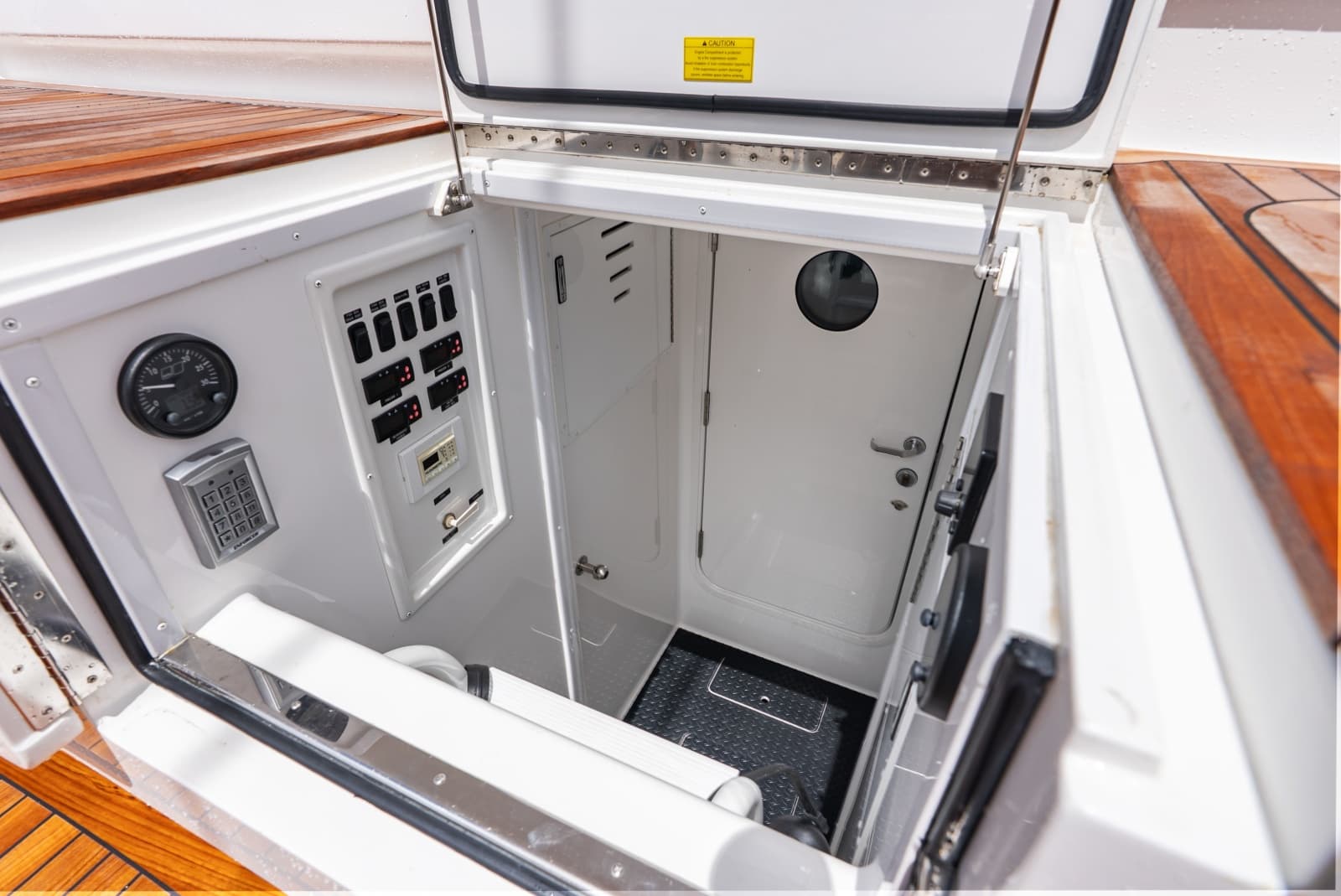 2024 Viking 72 Convertible - Photo 36