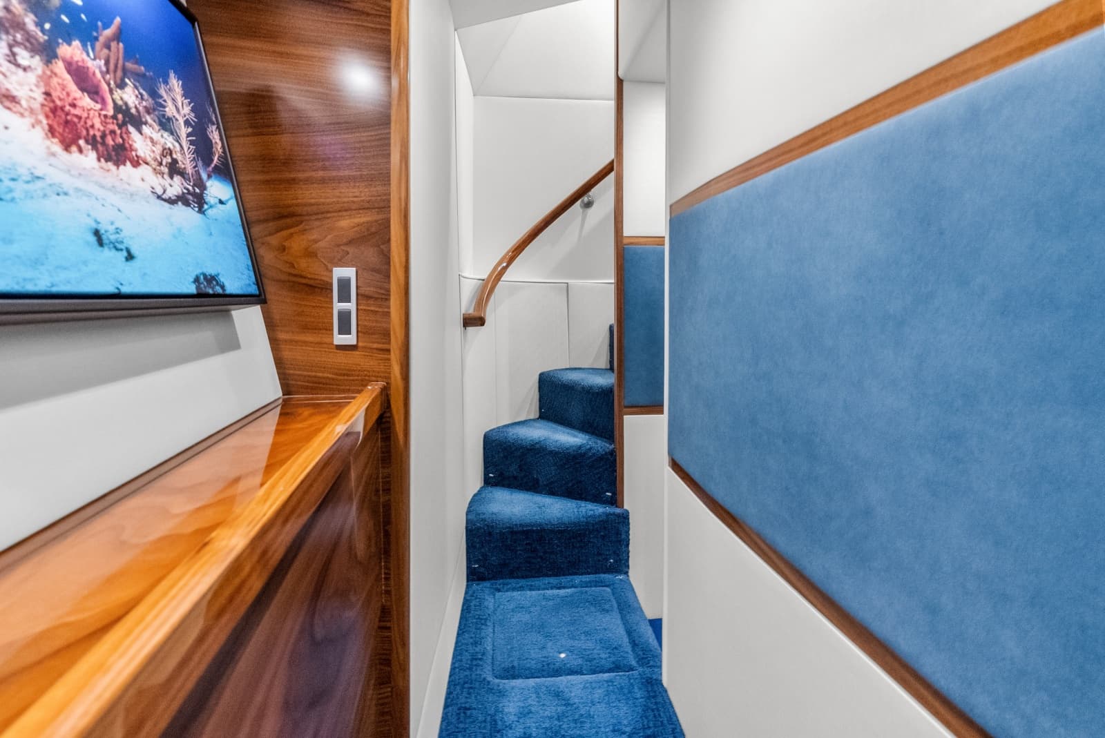 2024 Viking 72 Convertible - Photo 98