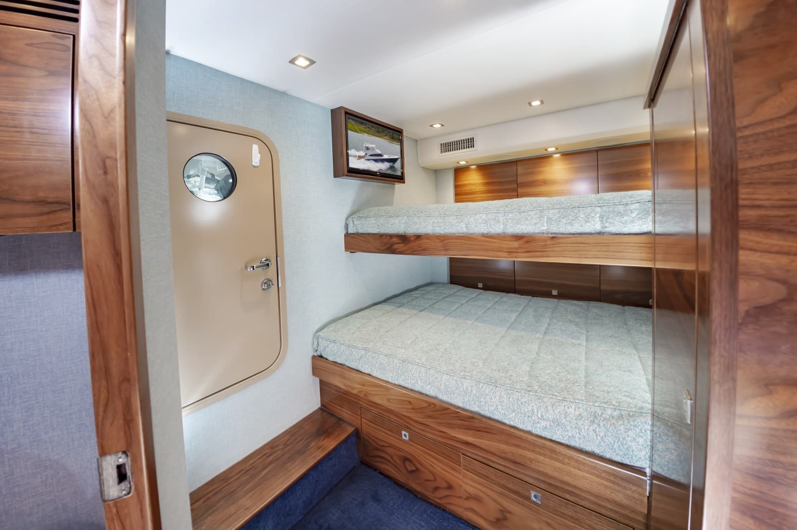 2024 Viking 72 Convertible - Photo 47