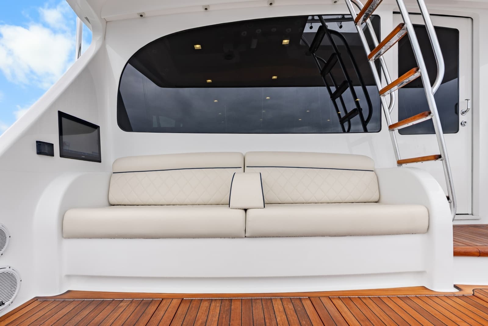 2024 Viking 72 Convertible - Photo 24