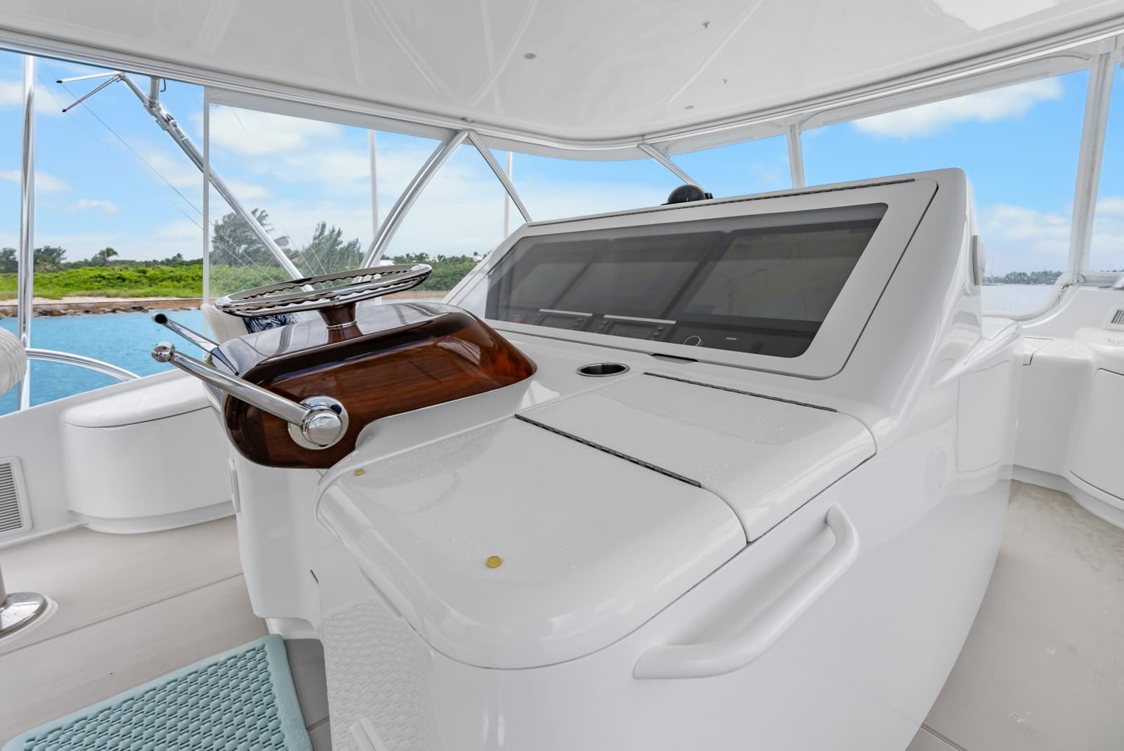 2024 Viking 72 Convertible - Photo 44