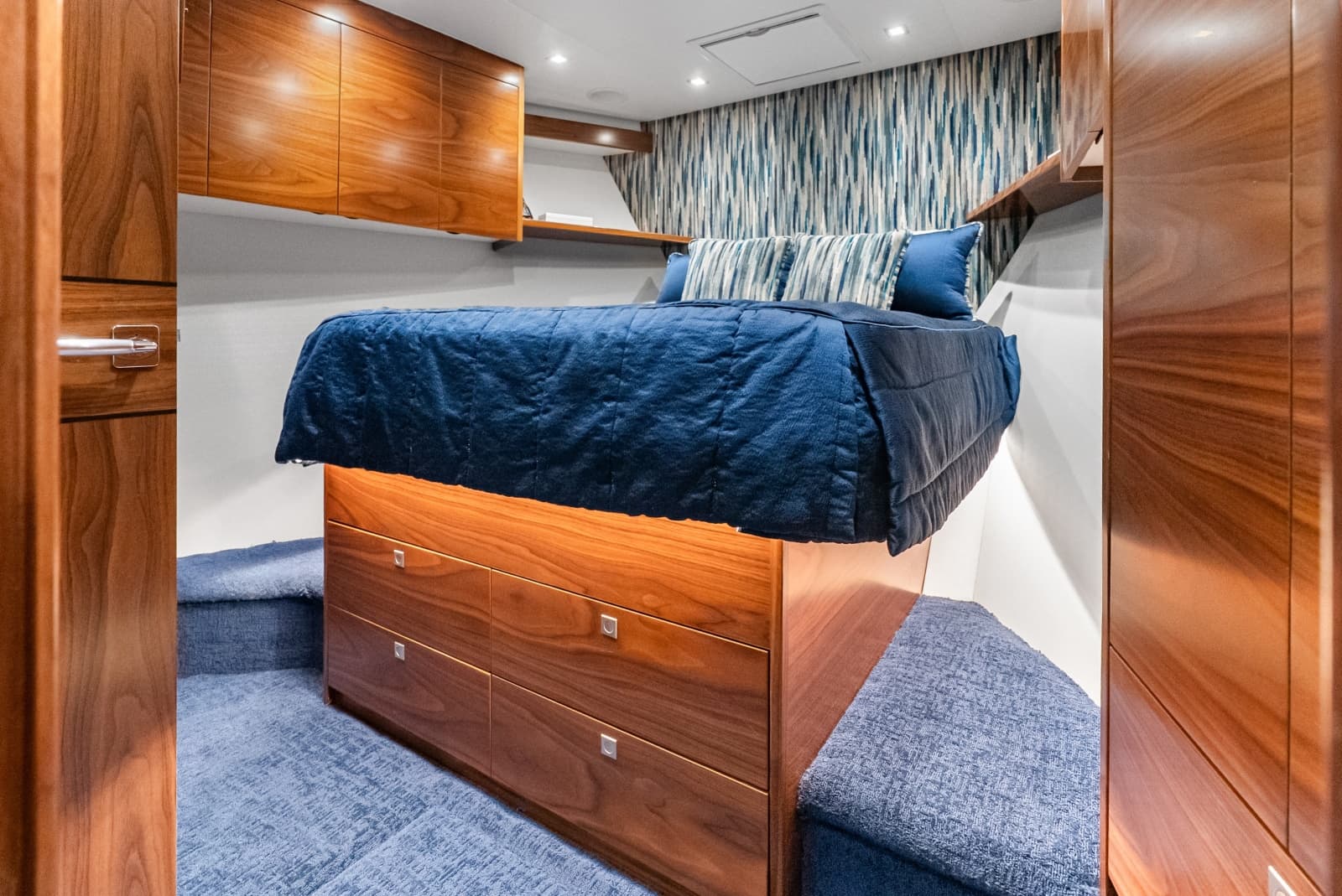 2024 Viking 72 Convertible - Photo 91