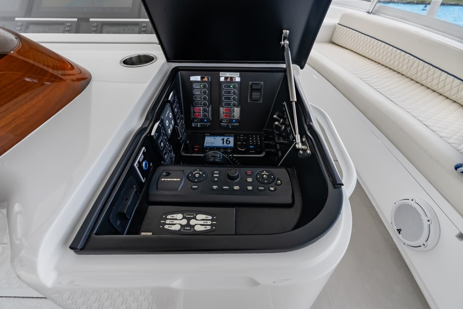 2024 Viking 72 Convertible - Photo 45