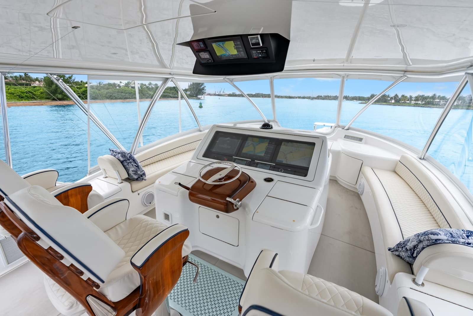2024 Viking 72 Convertible - Photo 46
