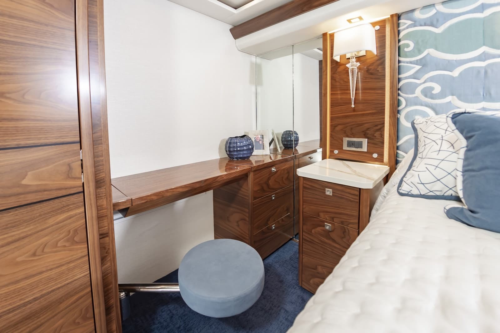 2024 Viking 72 Convertible - Photo 35