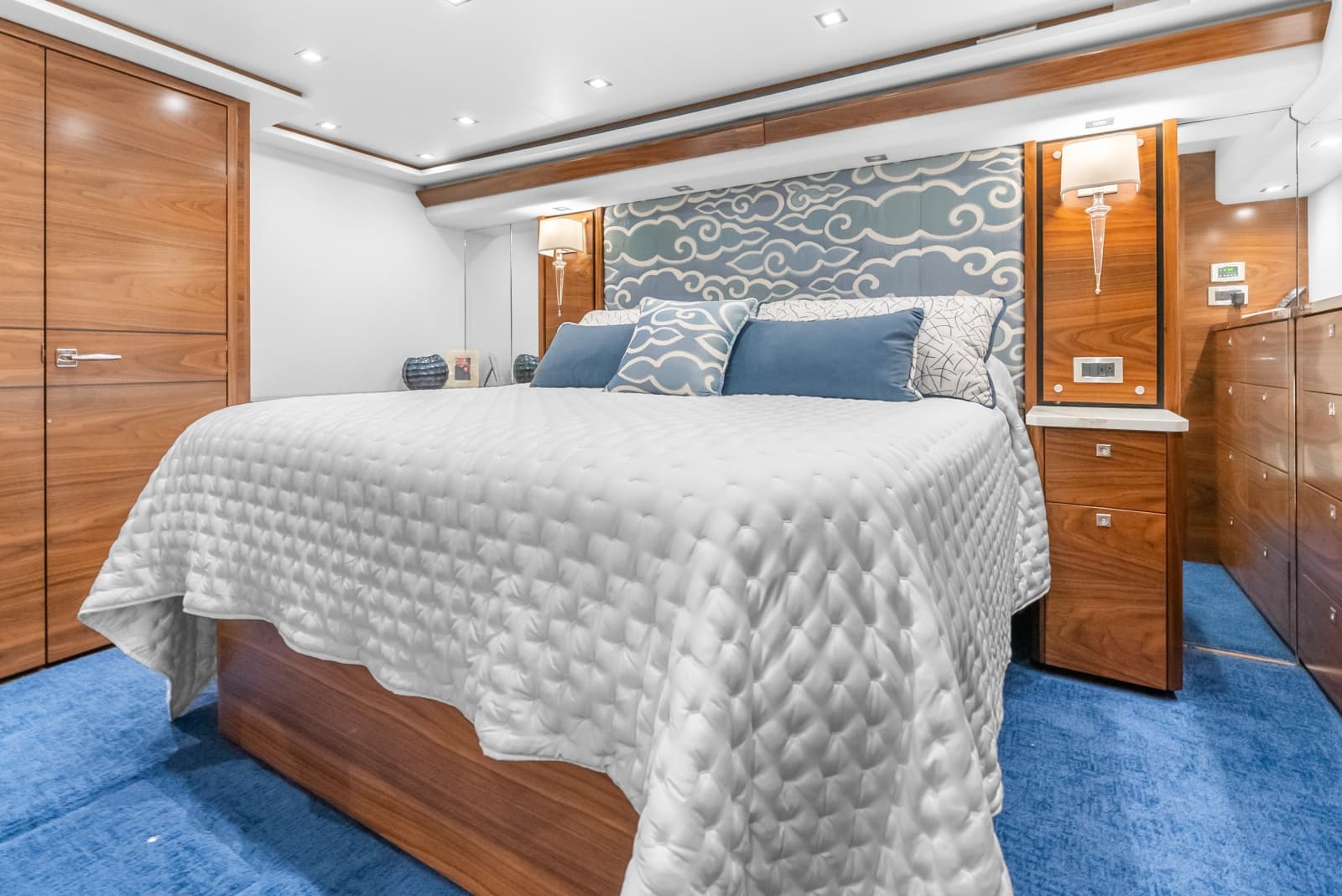 2024 Viking 72 Convertible - Photo 77