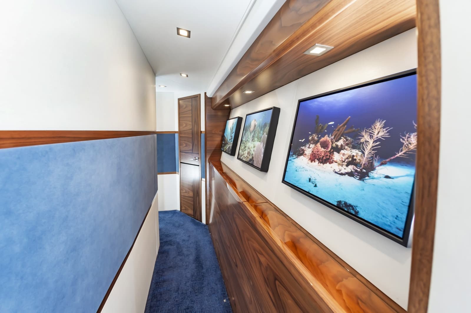 2024 Viking 72 Convertible - Photo 32