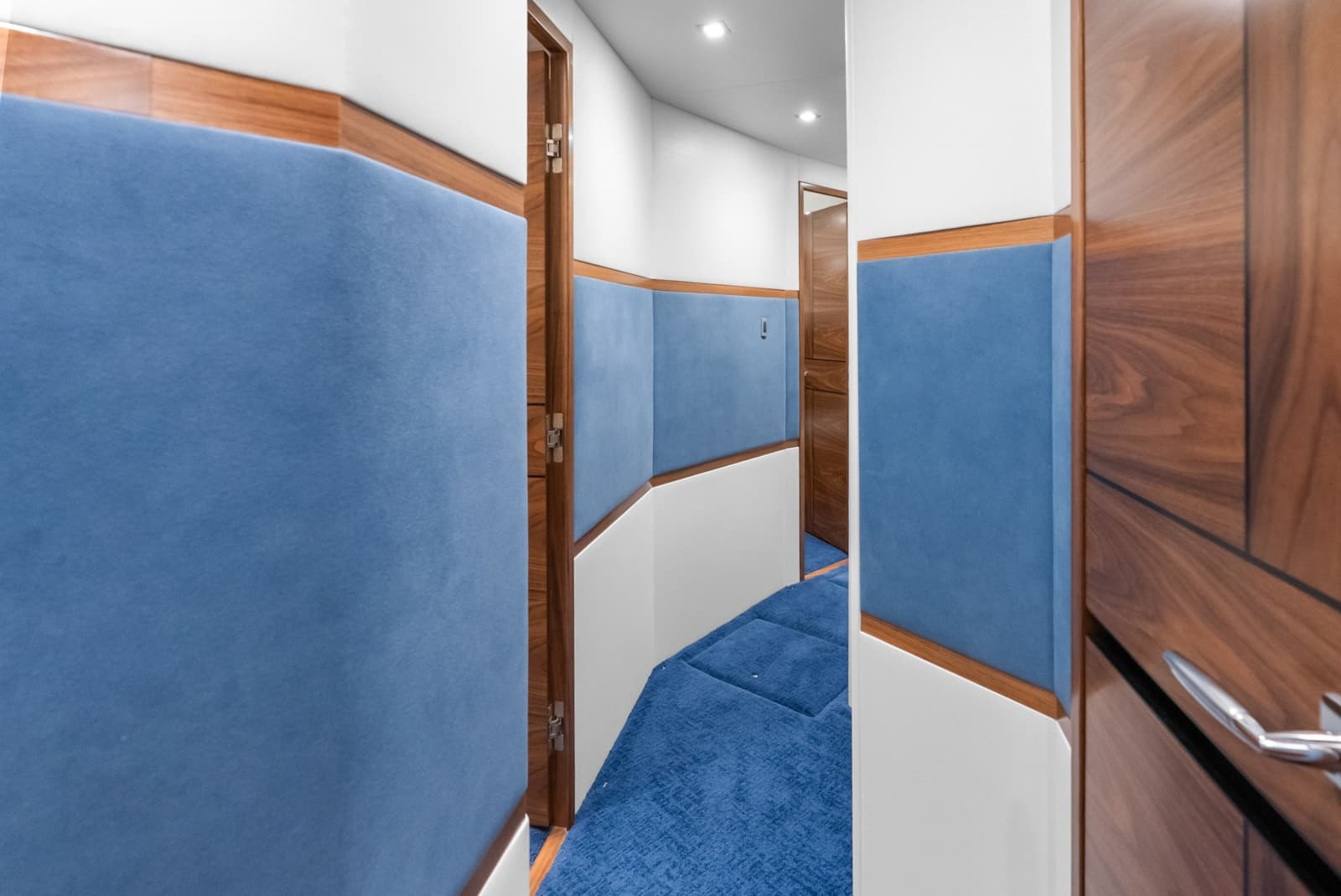 2024 Viking 72 Convertible - Photo 71