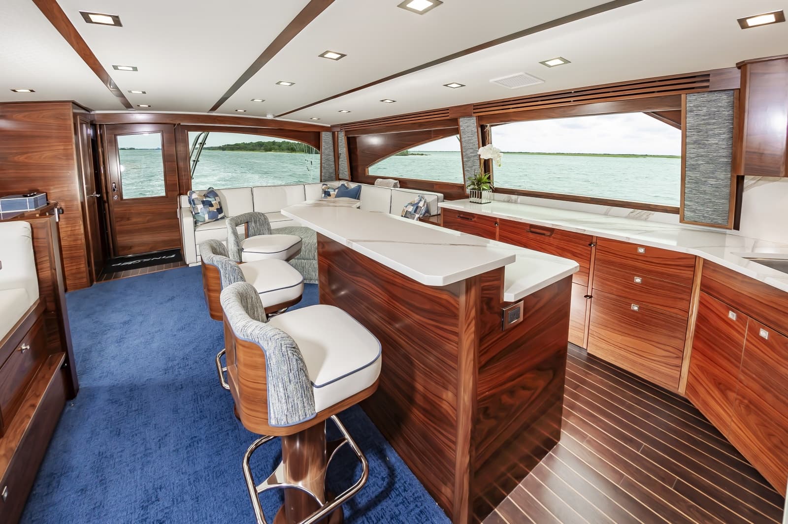 2024 Viking 72 Convertible - Photo 4