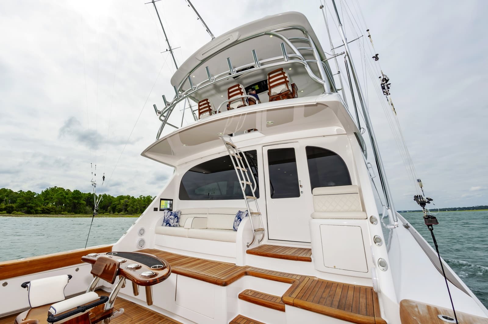 2024 Viking 72 Convertible - Photo 15